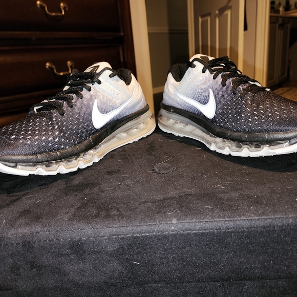 2017 Nike Airmax limited edition - Picture 2 of 10